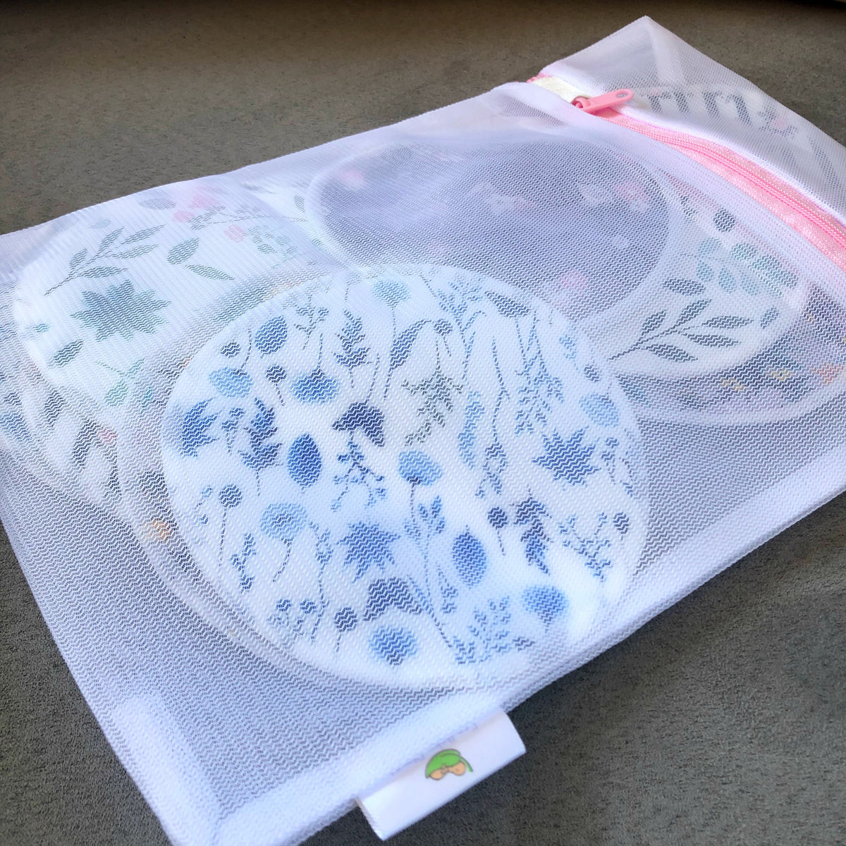 Reusable Breast Pads (12 Pack) - Washable Organic Bamboo Nursing Pads (Fabric Pouch + Laundry Bag included)